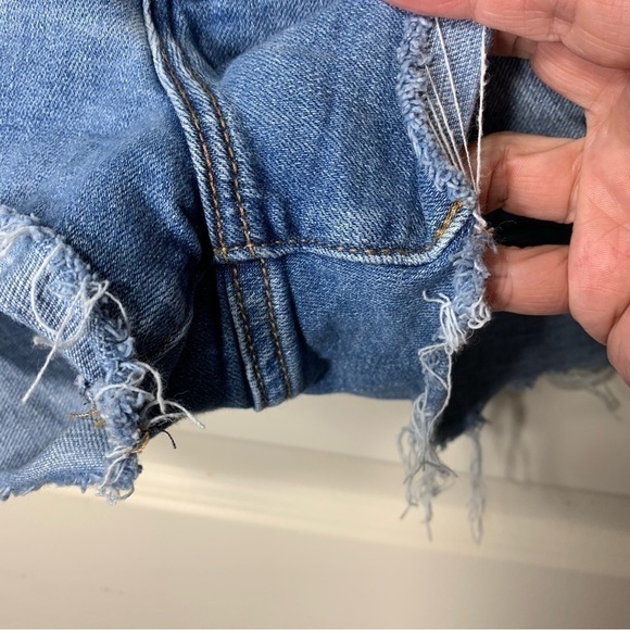 Levi's Cutoff Jeans Shorts Hi Rise Blue Distressed Raw Hem Denim 26 Red Label - Picture 3 of 11